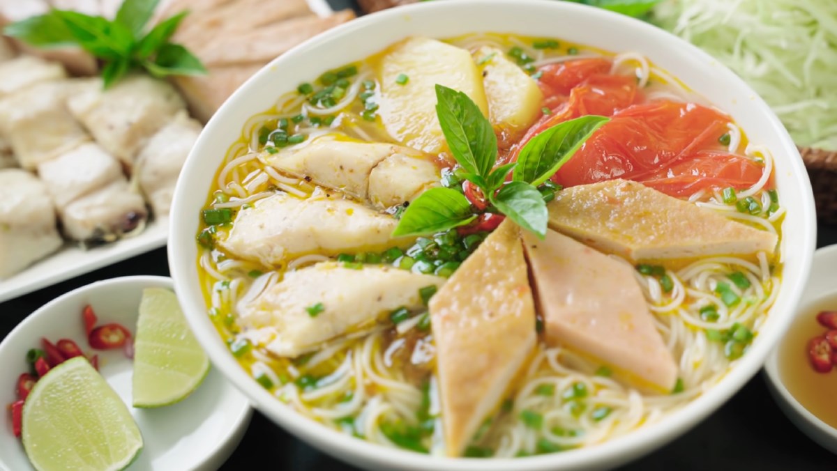 Фирменный рыбный суп Bun Cha Ca Нячанга