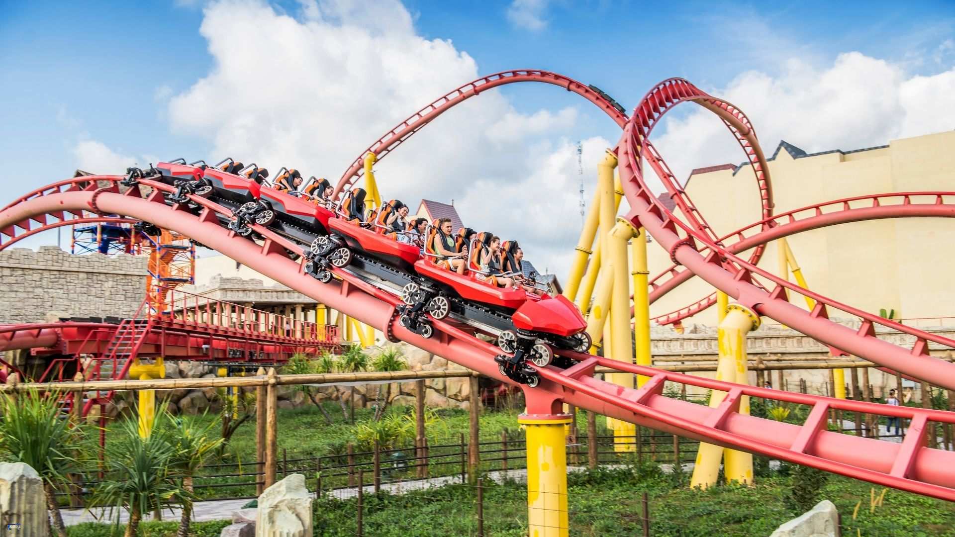 Американские горки Zeus Firestorm в VinWonders