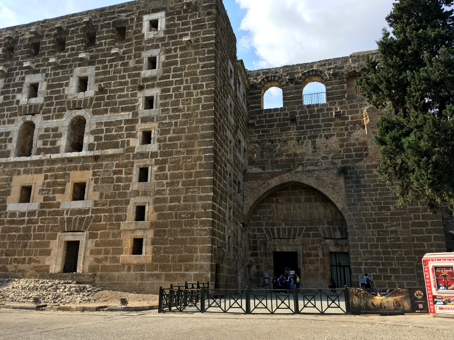 Вход в амфитеатр Аспендоса